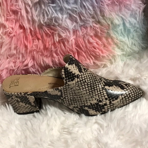Time & Tru Size US 6 Vegan snake motif - Picture 8 of 12